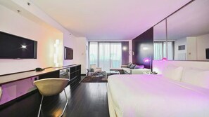 Luxury Deluxe with Balcony | 고급 침구, 객실 내 금고, 책상, 노트북 작업 공간