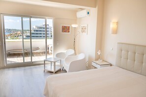 1 chambre, fer et planche à repasser, accès Internet, draps fournis