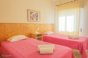 1 chambre, fer et planche à repasser, accès Internet, draps fournis