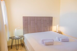 1 bedroom, iron/ironing board, internet, bed sheets
