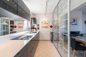 Kühlschrank, Mikrowelle, Ofen, Geschirrspüler