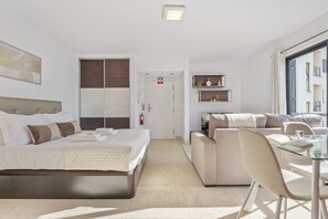 1 dormitorio, tabla de planchar con plancha, cuna de viaje y wifi gratis