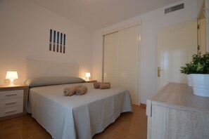 1 chambre, fer et planche à repasser, Wi-Fi gratuit, draps fournis