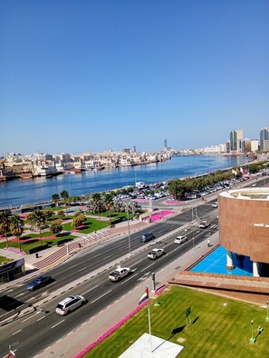 Parking - LOOKING GOOD 5 MIN 2BHK (Dubai)