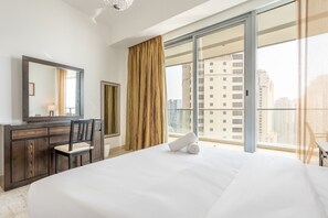 1 quarto, cofres nos quartos, ferros/tábuas de passar roupa
