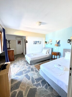 3 bedrooms, iron/ironing board, WiFi - Holiday Home 'Kea's Sunset Stone Retreat' with Sea View, Wi-Fi and Air Conditioning (Kea)