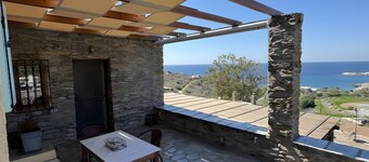 Holiday Home 'Kea's Sunset Stone Retreat' with Sea View, Wi-Fi and Air Conditioning