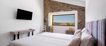 Country House 'Casas Do Monte I - T2' with Mountain View, Wi-Fi and Air Conditioning