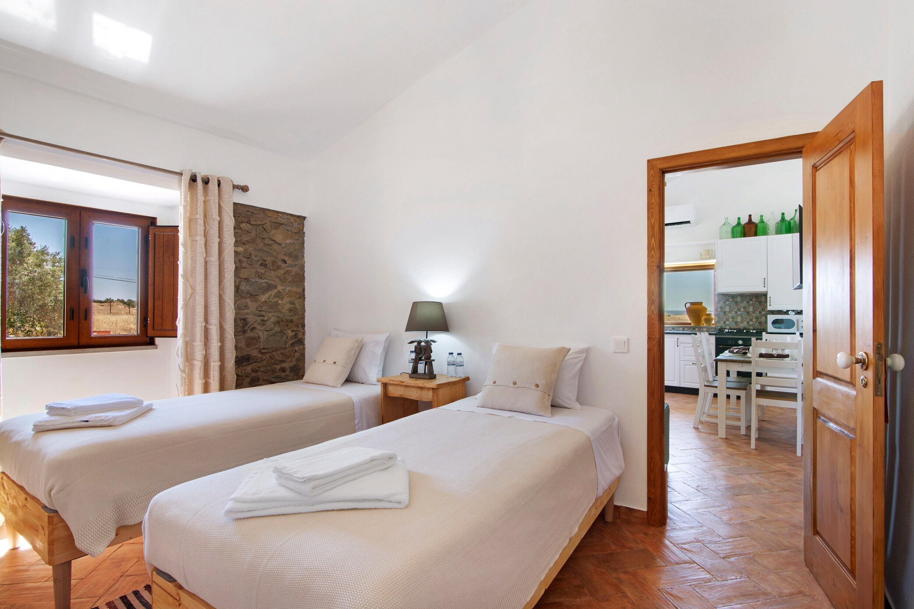 2 habitaciones, tabla de planchar con plancha y wifi gratis 