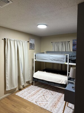 3 soverom, strykejern/-brett, wi-fi (inkludert) og sengetøy