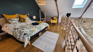 2 bedrooms, iron/ironing board, WiFi, bed sheets - Gîte Nolwenn easy access on ground floor, pets welcome, 15 min from beaches (Taden)