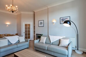 Smart-tv och eldstad