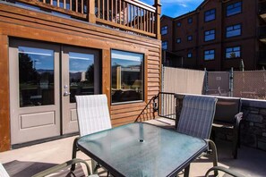 Outdoor dining - Mariner Cabana - Unit 1 (Chelan)