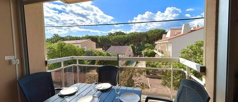 تناول الطعام بالخارج