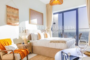 Safe på rommet, strykejern/-brett, wi-fi (inkludert) og sengetøy