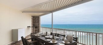 Escape to a Beach Haven - Modern Beachfront Home