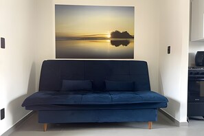 Superior-Maisonette | Wohnbereich | 32-Zoll-Flachbildfernseher mit Digitalempfang