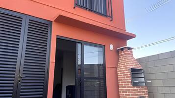 Duplex superior | Área de estar | TV de tela plana 32 polegadas com canais digitais