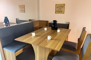 Villa | Dining