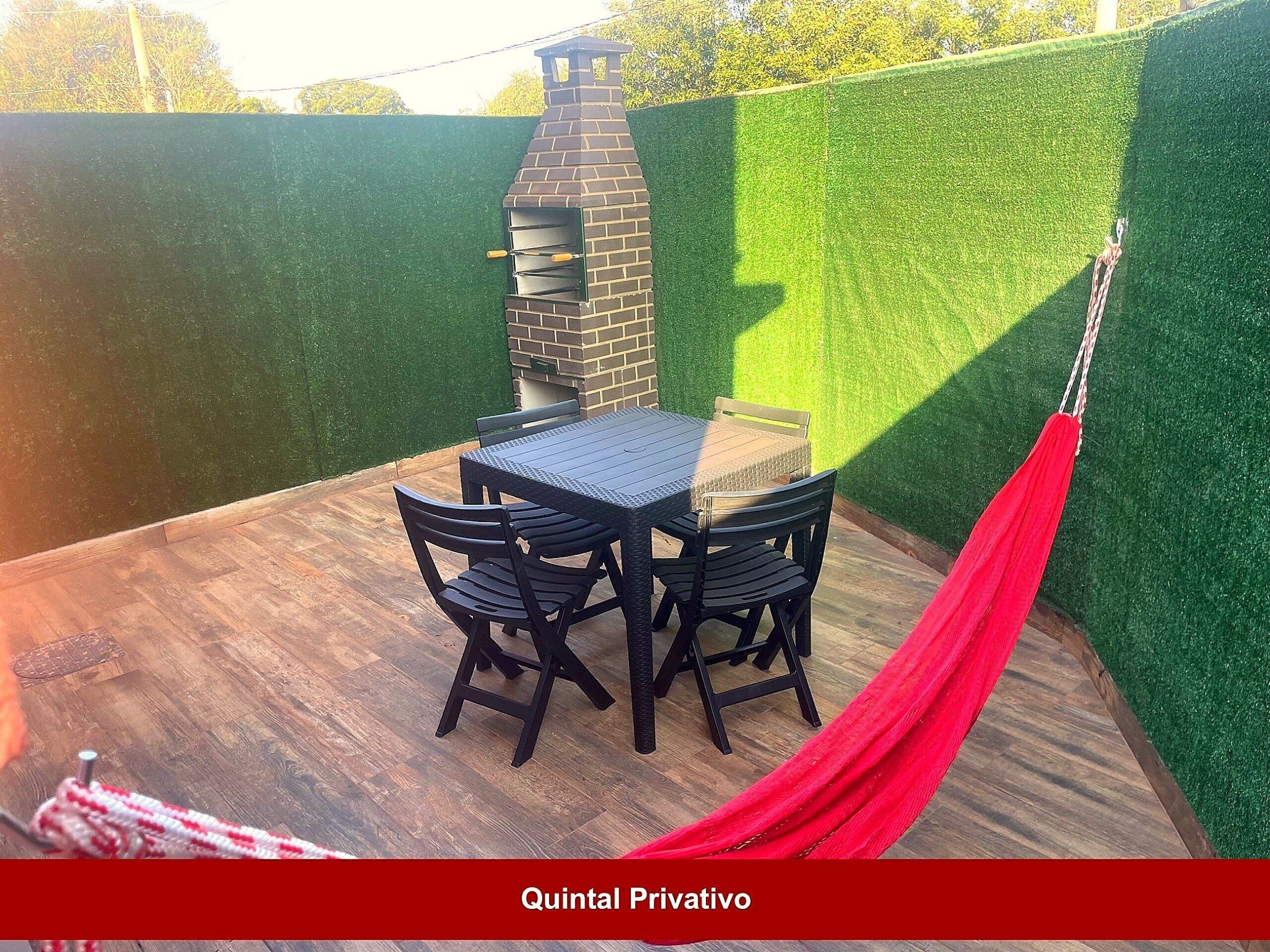 Economy-paritalo, 2 makuuhuonetta, ilmastointi, jokinäköala | Oleskelualue | 32–tuumainen taulutelevisio, jossa digitaalikanavat