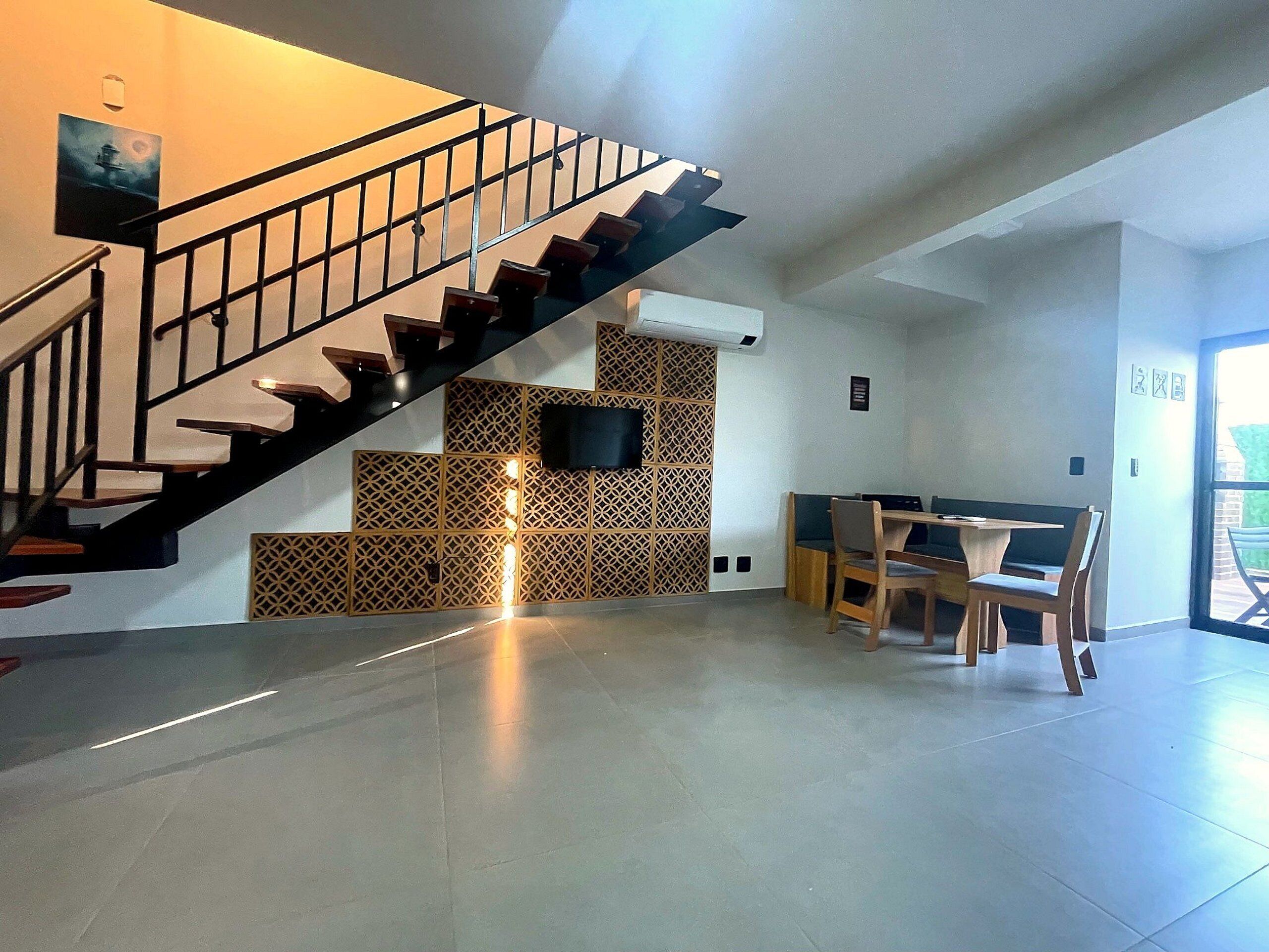 Economy-paritalo, 2 makuuhuonetta, ilmastointi, jokinäköala | Oleskelualue | 32–tuumainen taulutelevisio, jossa digitaalikanavat