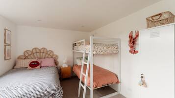 4 bedrooms, iron/ironing board, travel cot, Internet