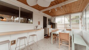 Outdoor dining - The Aframe in Corinella (Corinella)