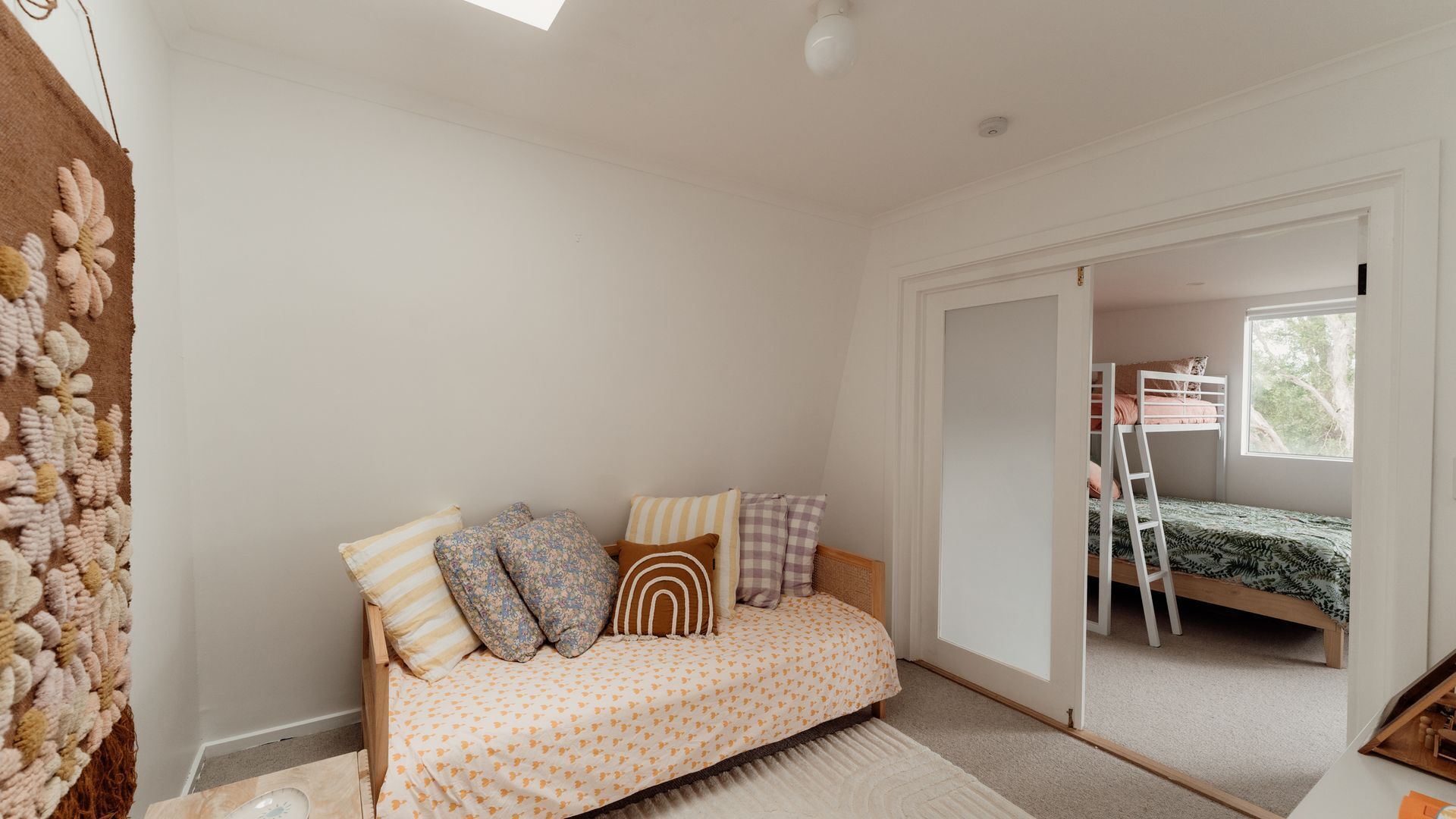 4 bedrooms, iron/ironing board, travel cot, Internet