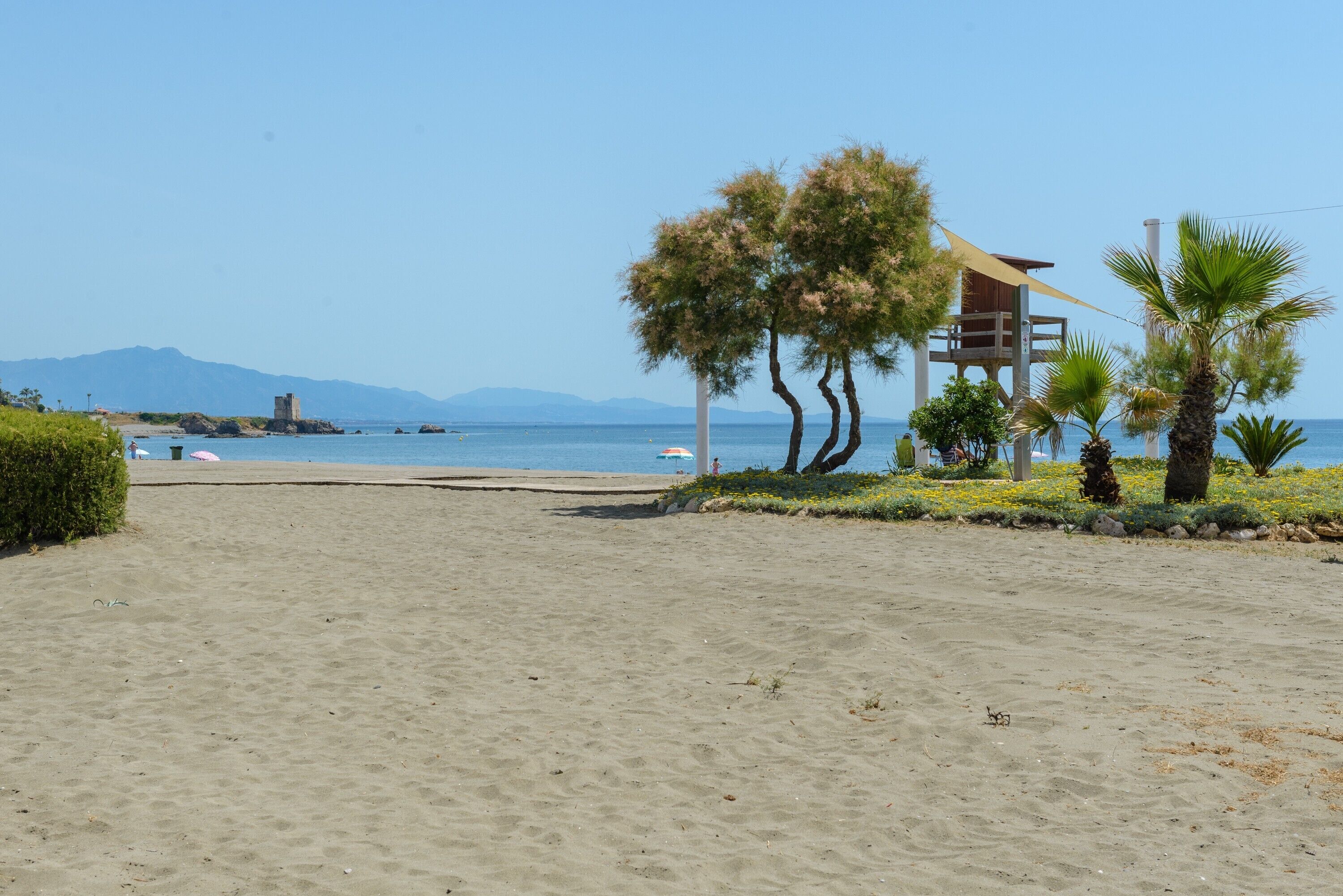 Una spiaggia nelle vicinanze