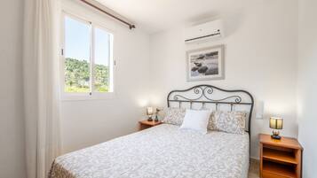 3 chambres, fer et planche à repasser, Wi-Fi gratuit, draps fournis