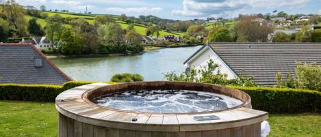 مغطس سبا خارجي