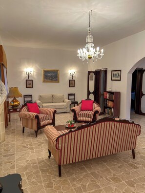 Interior - Traditional apartment, classic style with sea view in tigne point (Tas-Sliema)