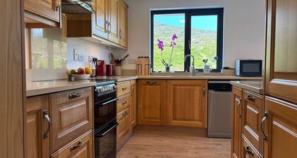 Cottage 486 - Roundstone - sleeps 6 guests in 3 bedrooms
