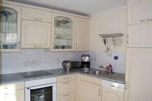 Frigorífic, forn, placa de cuina i rentaplats 