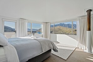 4 bedrooms, iron/ironing board, WiFi