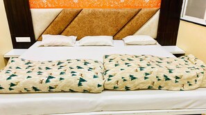 Deluxe Triple Room | Laptop workspace, soundproofing, free WiFi - Hotel Tanish (Khandwa)