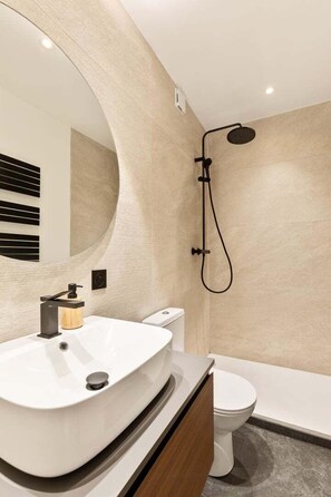 Shower, towels