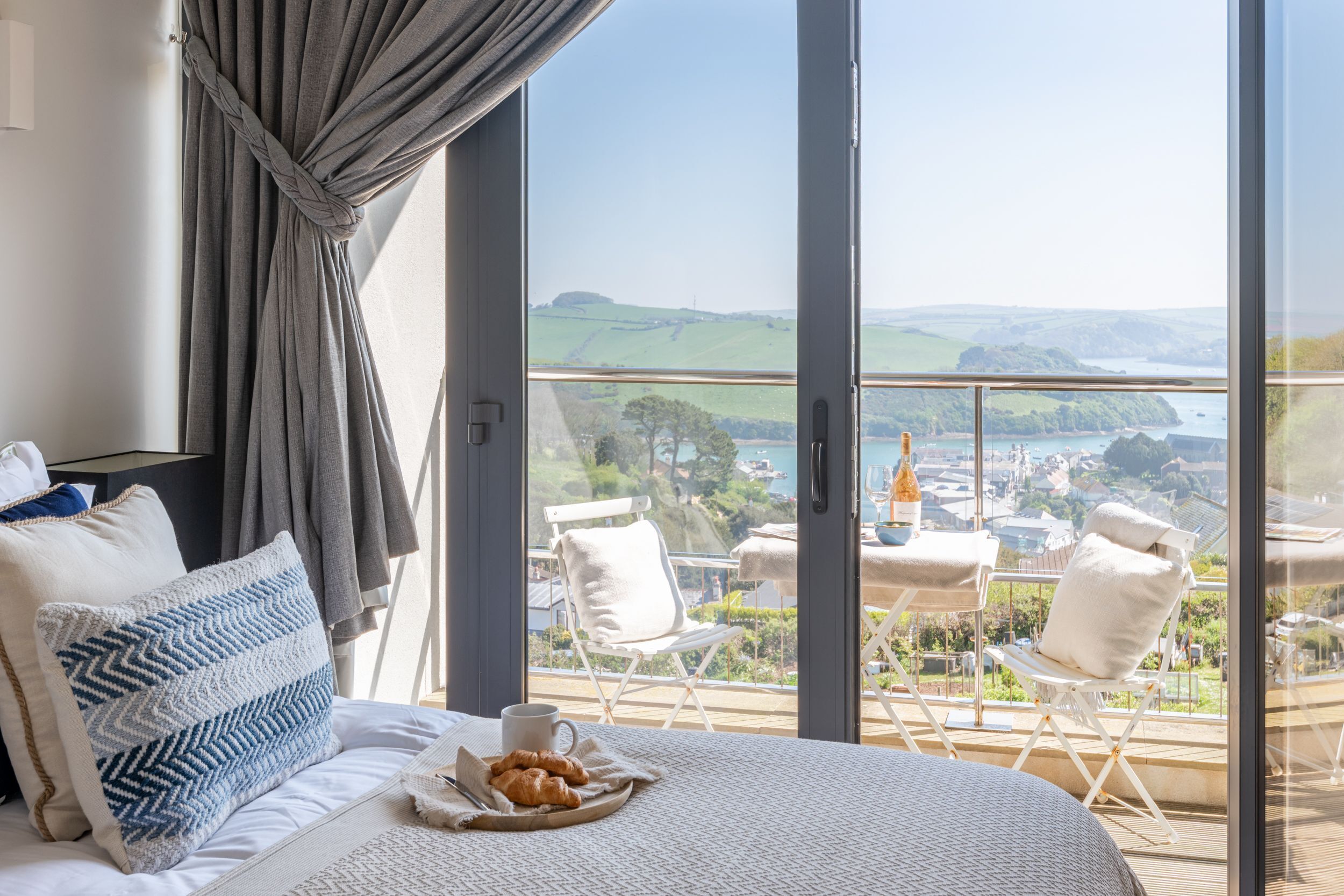 5 soverom, skrivebord, strykejern/-brett og wi-fi (inkludert)