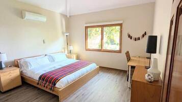 1 slaapkamer, een strijkplank/strijkijzer, gratis wifi, beddengoed