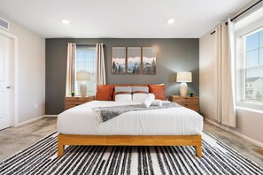 3 室のベッドルーム、デスク、アイロン / アイロン台、WiFi (無料)