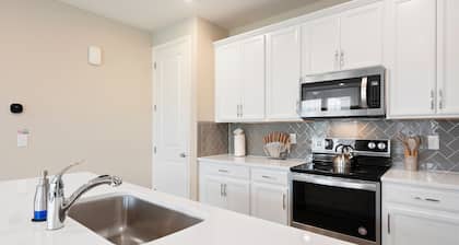 New 3BR •Near DIA&Gaylord •Move-Ready•Dog-Friendly