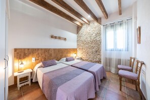 3 chambres, fer et planche à repasser