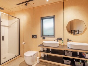 Shower - Luxurious Simplicity - Matarangi Holiday Home (Whitianga)