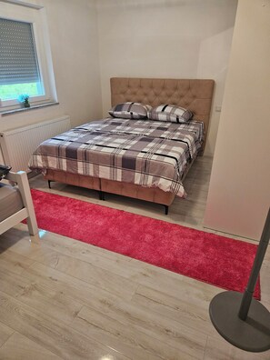 2 bedrooms, WiFi, bed sheets
