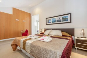 3 bedrooms, iron/ironing board, free WiFi