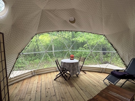 Speisen. Adorable, private GeoDesic Dome in Siren