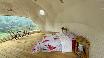 1 bedroom, bed sheets
