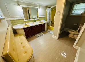 Dutxa, assecador de cabells, tovalloles i sabó 