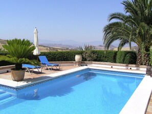 Pool - Holiday Home in Villanueva near El Torcal (Antequera)