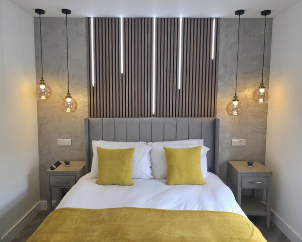 1 bedroom, iron/ironing board, WiFi - Spacious Studio Flat | King Bed + Sofa Bed | Shoreditch Near Tower Bridge London (London)